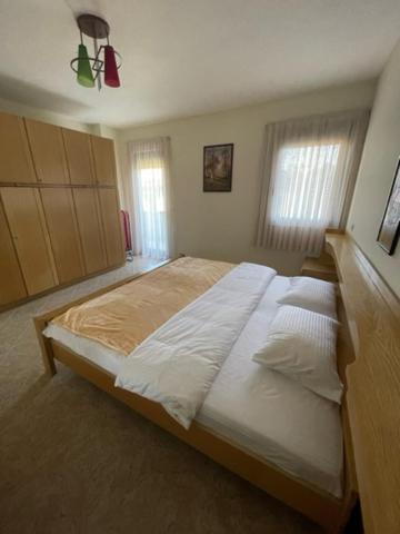 Evendum Central Apartment 1 Tirana Zewnętrze zdjęcie